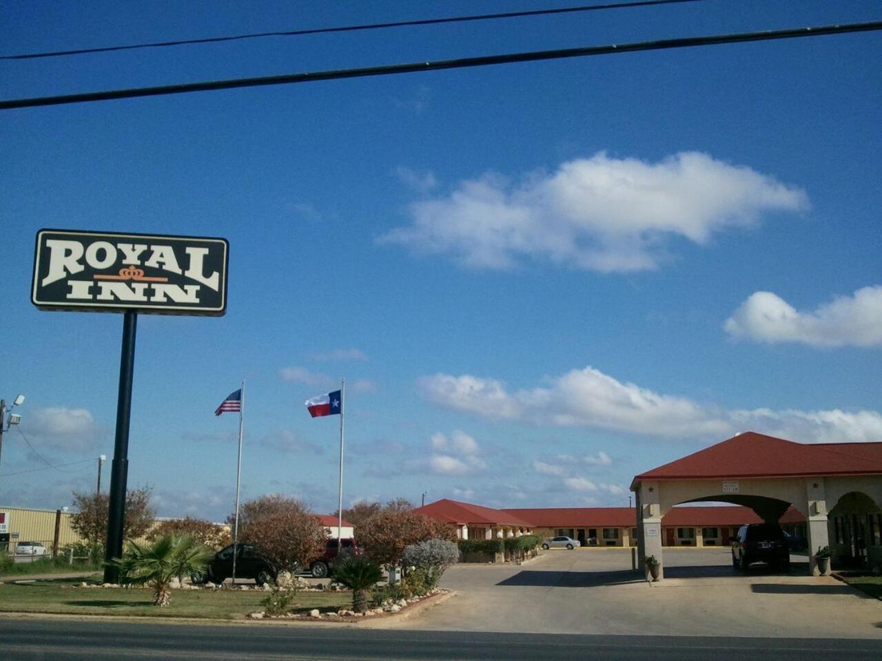 Royal Inn Pearsall Extérieur photo