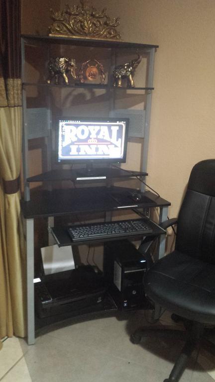 Royal Inn Pearsall Extérieur photo