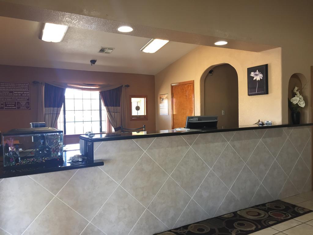 Royal Inn Pearsall Extérieur photo