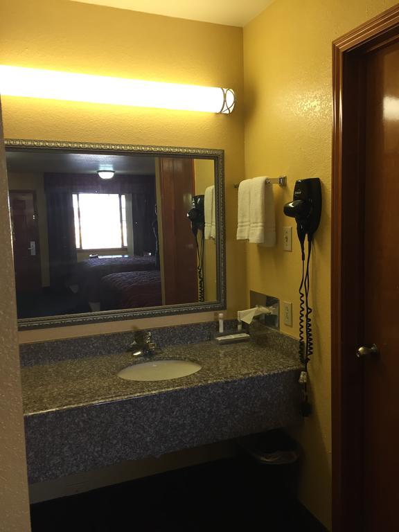 Royal Inn Pearsall Extérieur photo