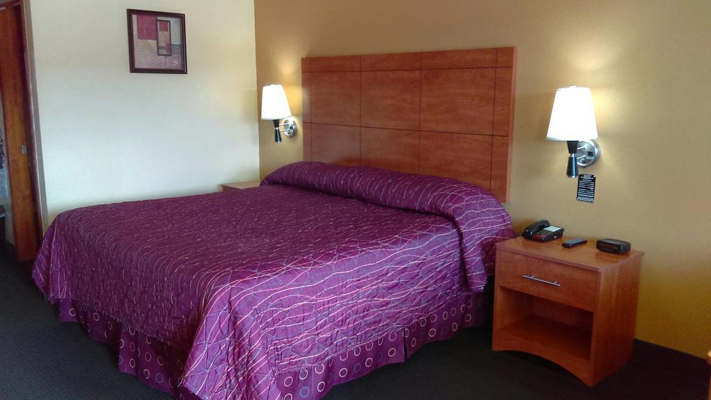 Royal Inn Pearsall Extérieur photo