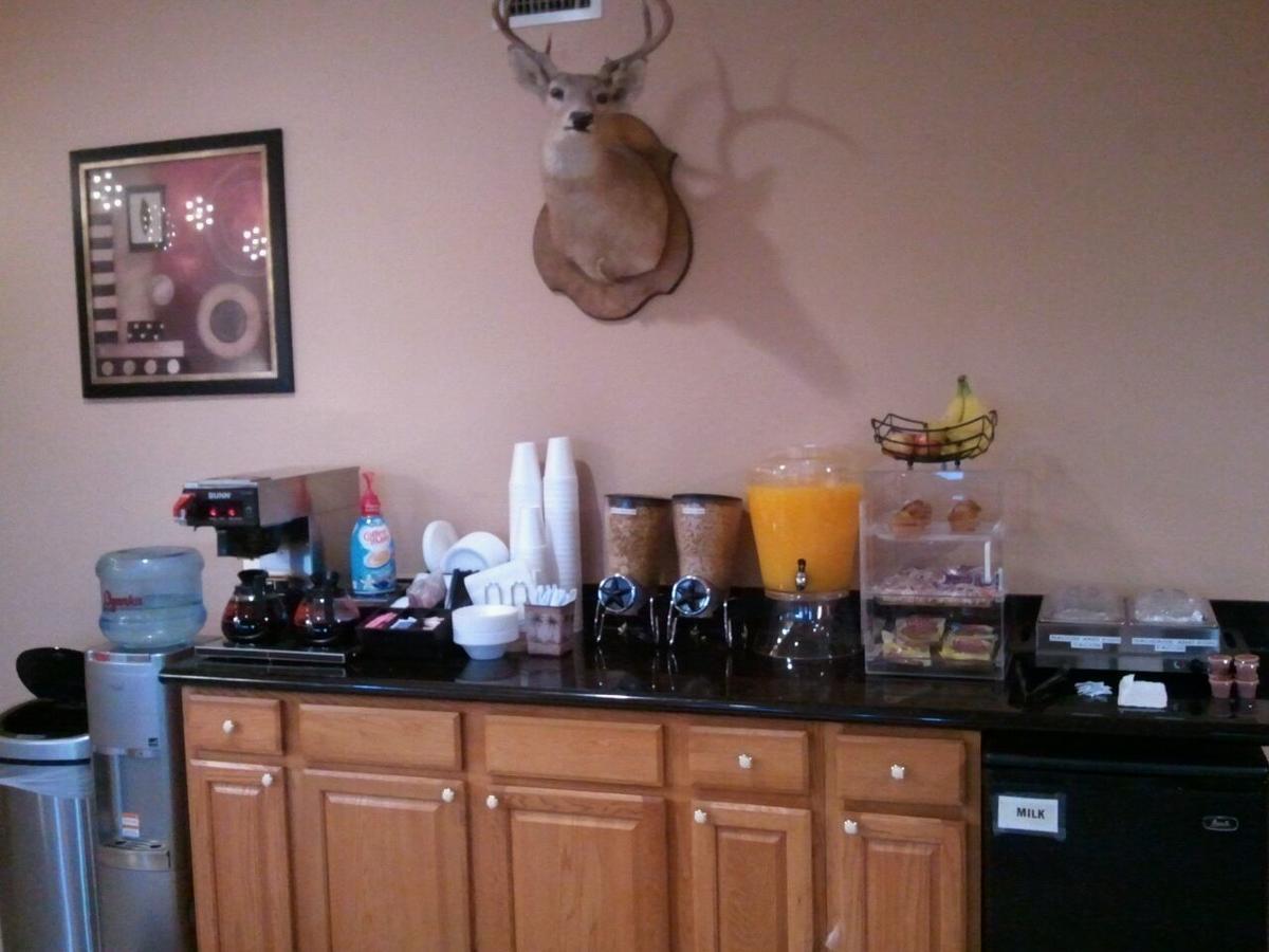 Royal Inn Pearsall Extérieur photo