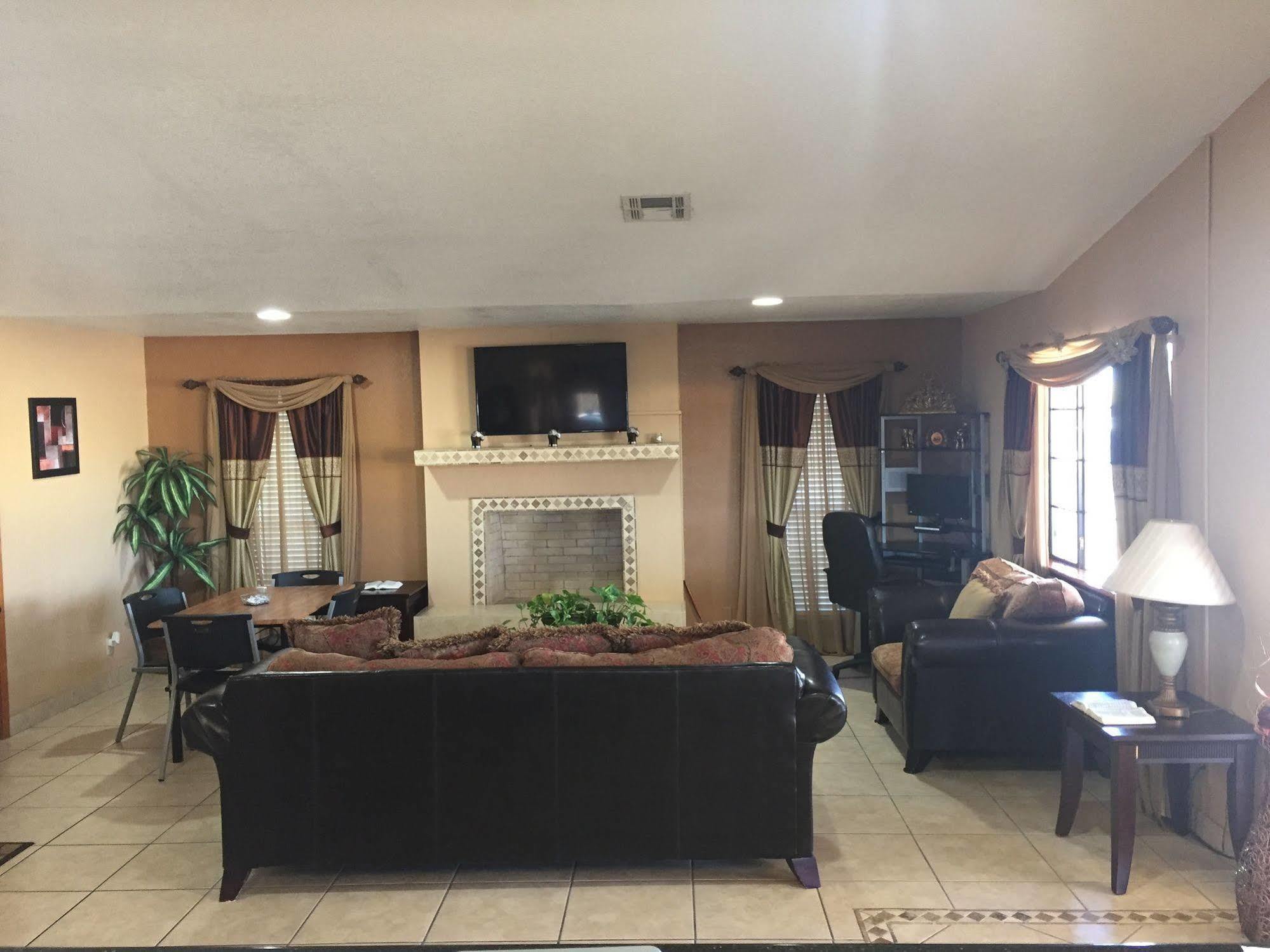 Royal Inn Pearsall Extérieur photo