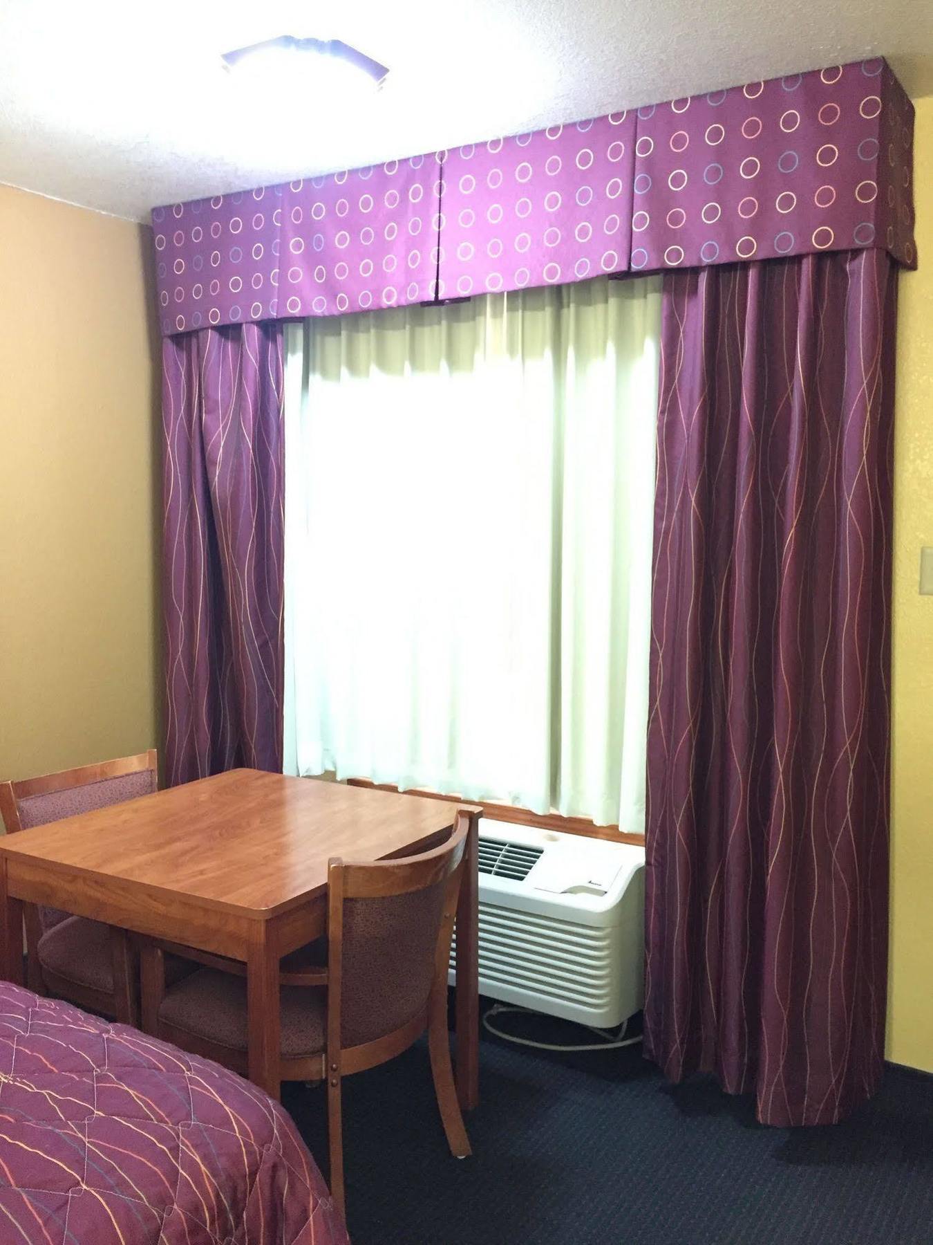 Royal Inn Pearsall Extérieur photo