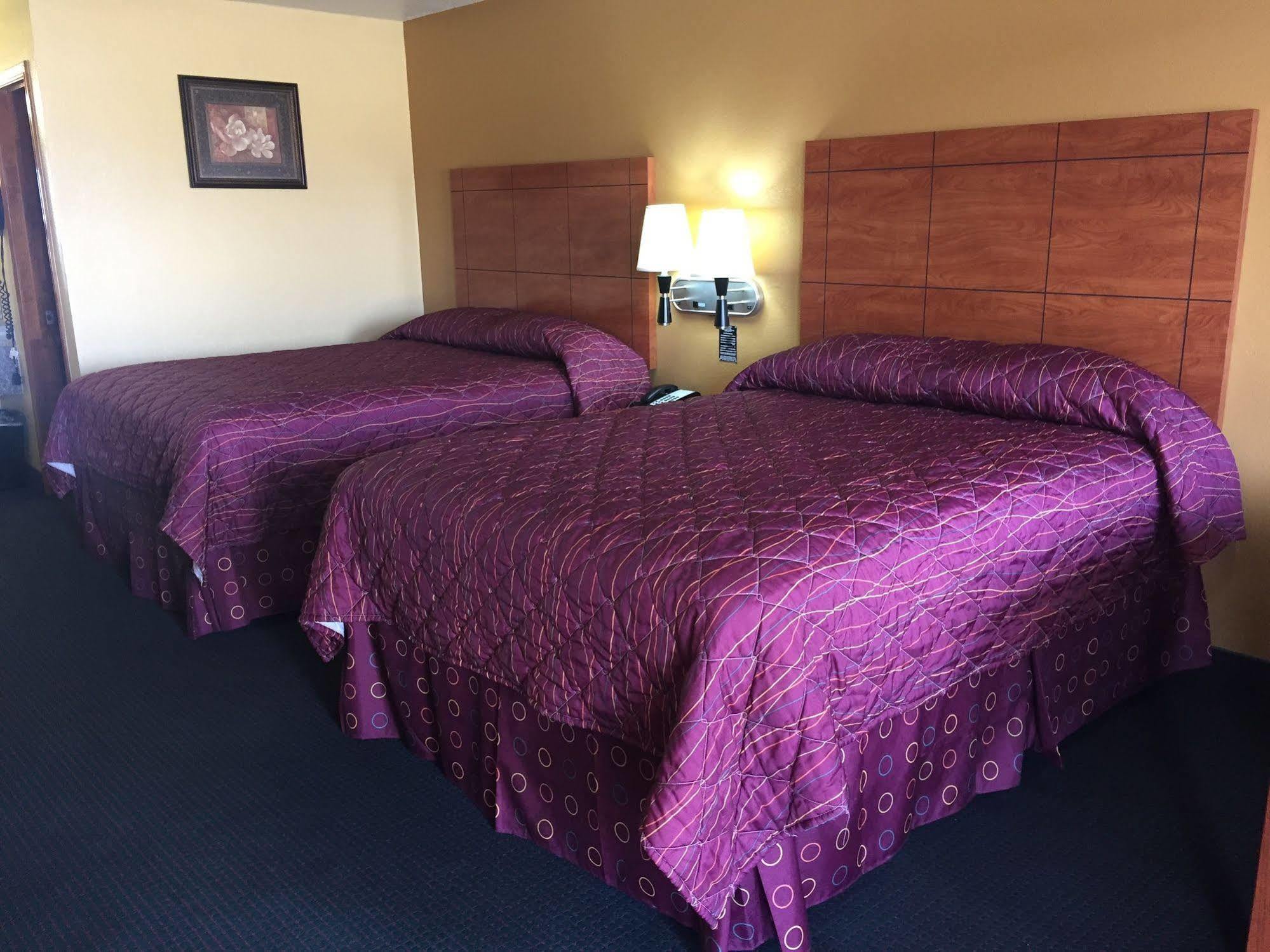 Royal Inn Pearsall Extérieur photo