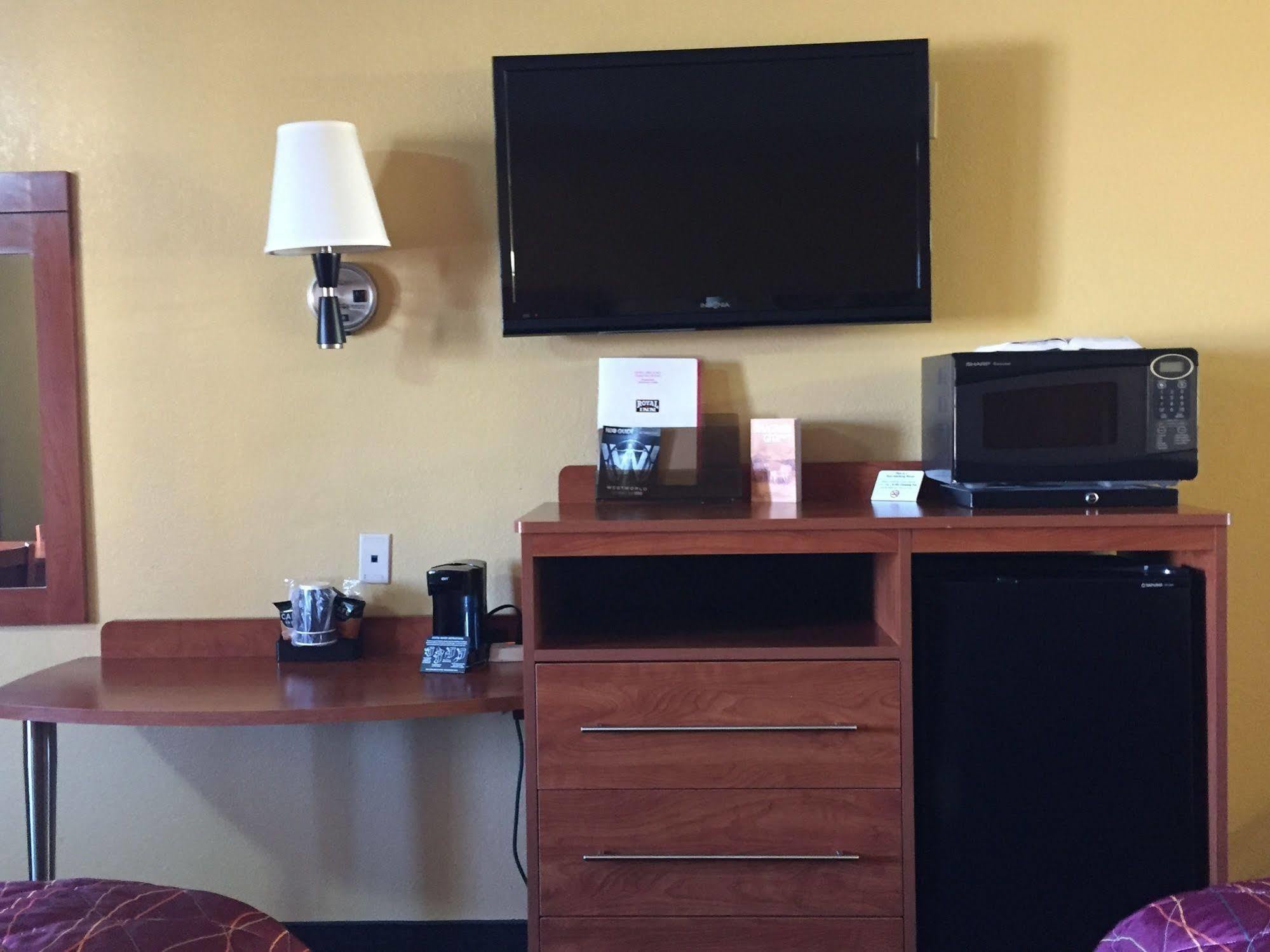 Royal Inn Pearsall Extérieur photo