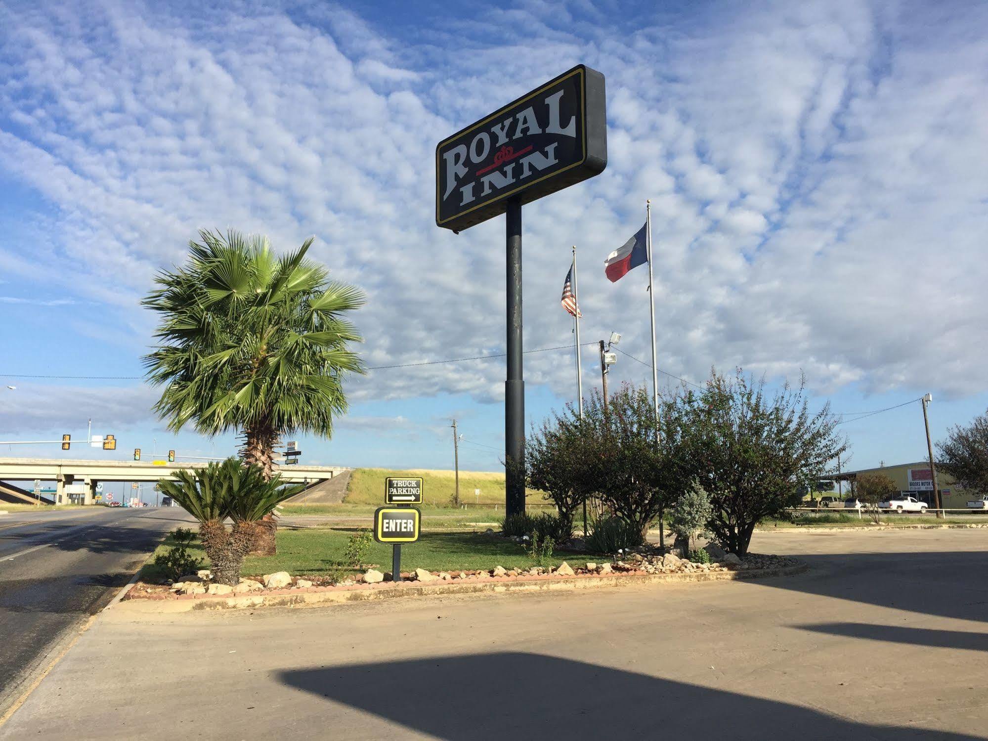 Royal Inn Pearsall Extérieur photo